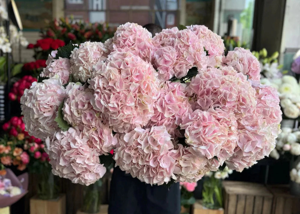 The Best Anniversary Flowers in London: Elegant Ideas That Say More