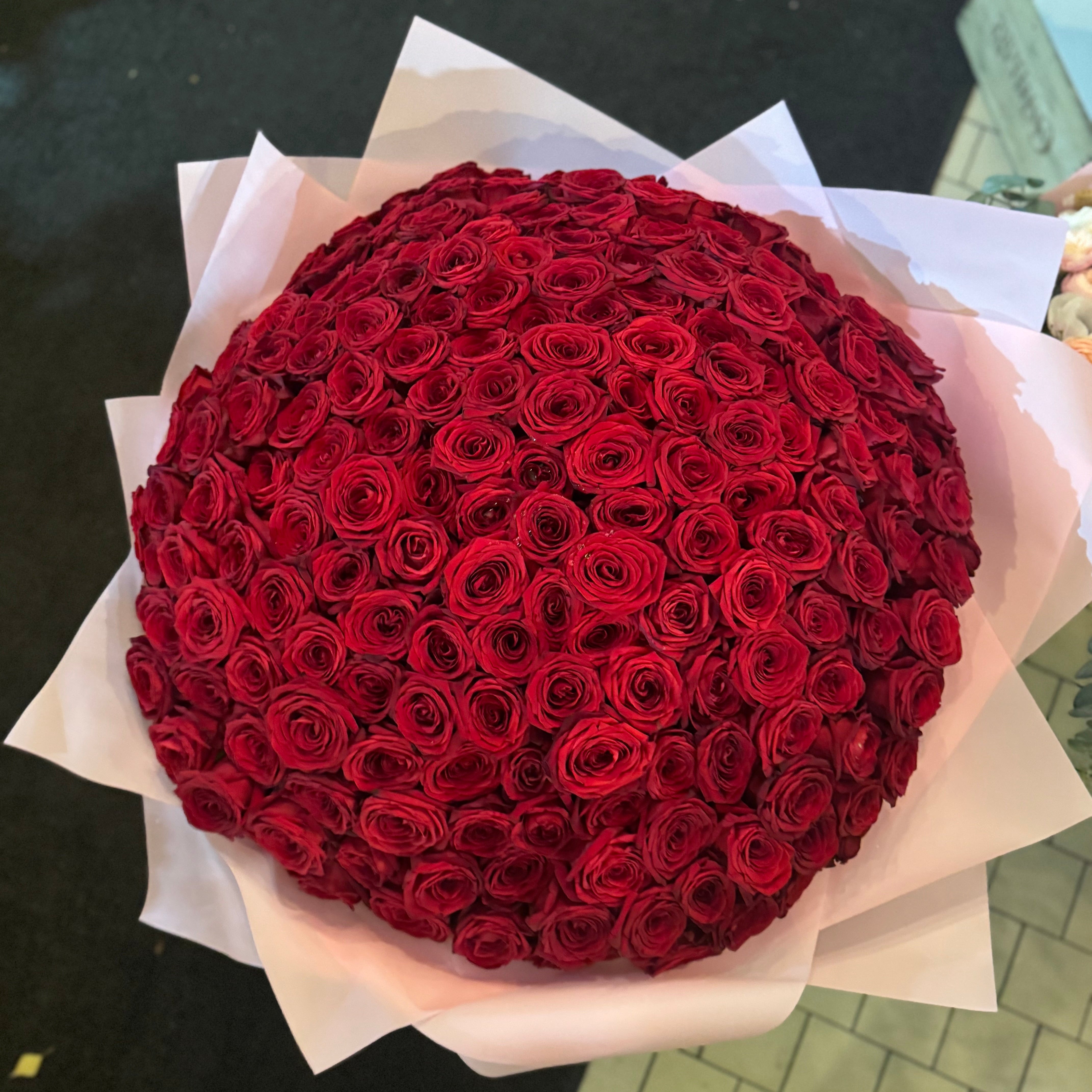 THE SOVEREIGN – 200 Red Roses - Petals at Bibendum